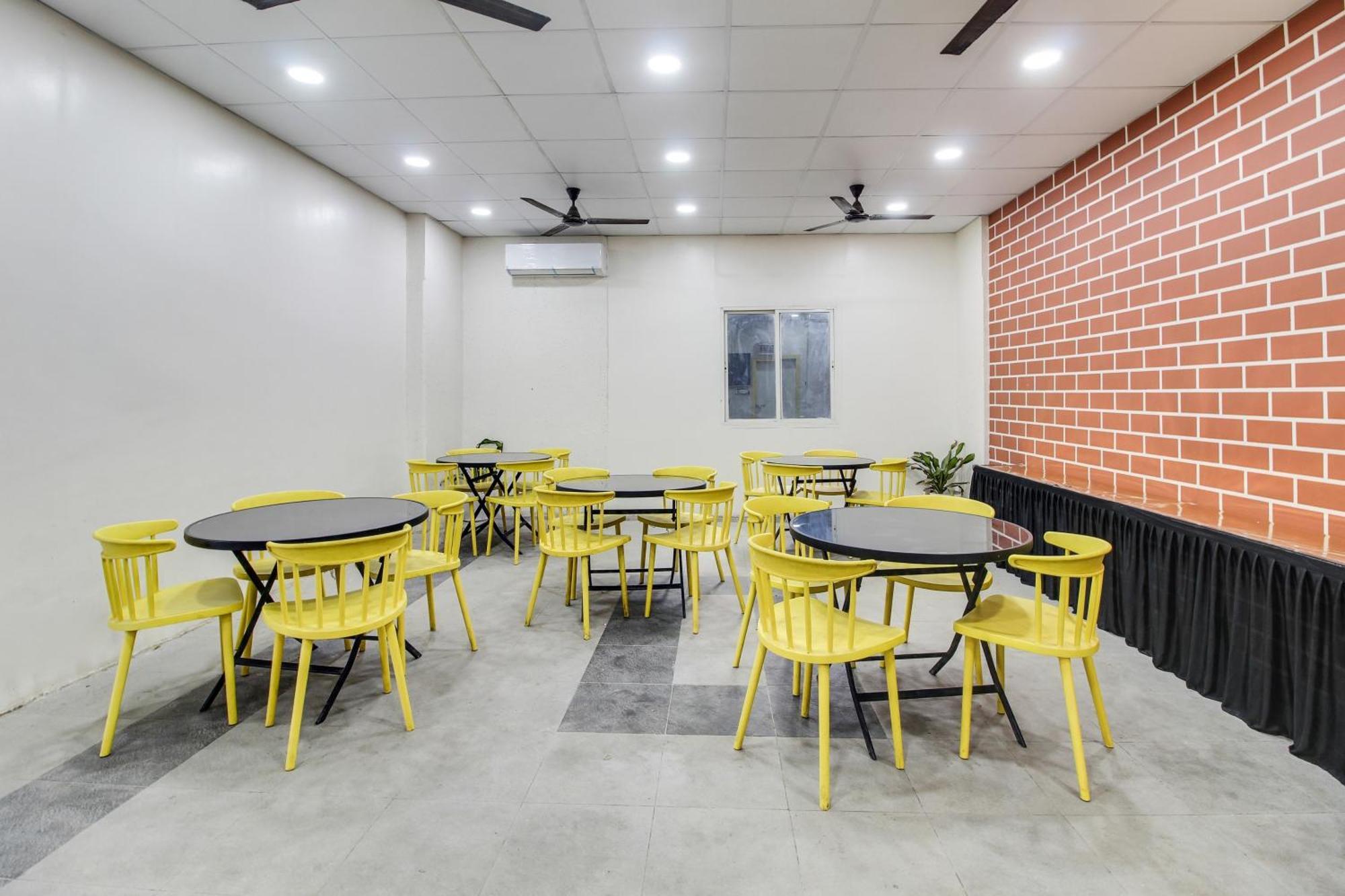 Super Oyo Townhouse 1237 Balewadi Hotel Méribel Village Eksteriør billede