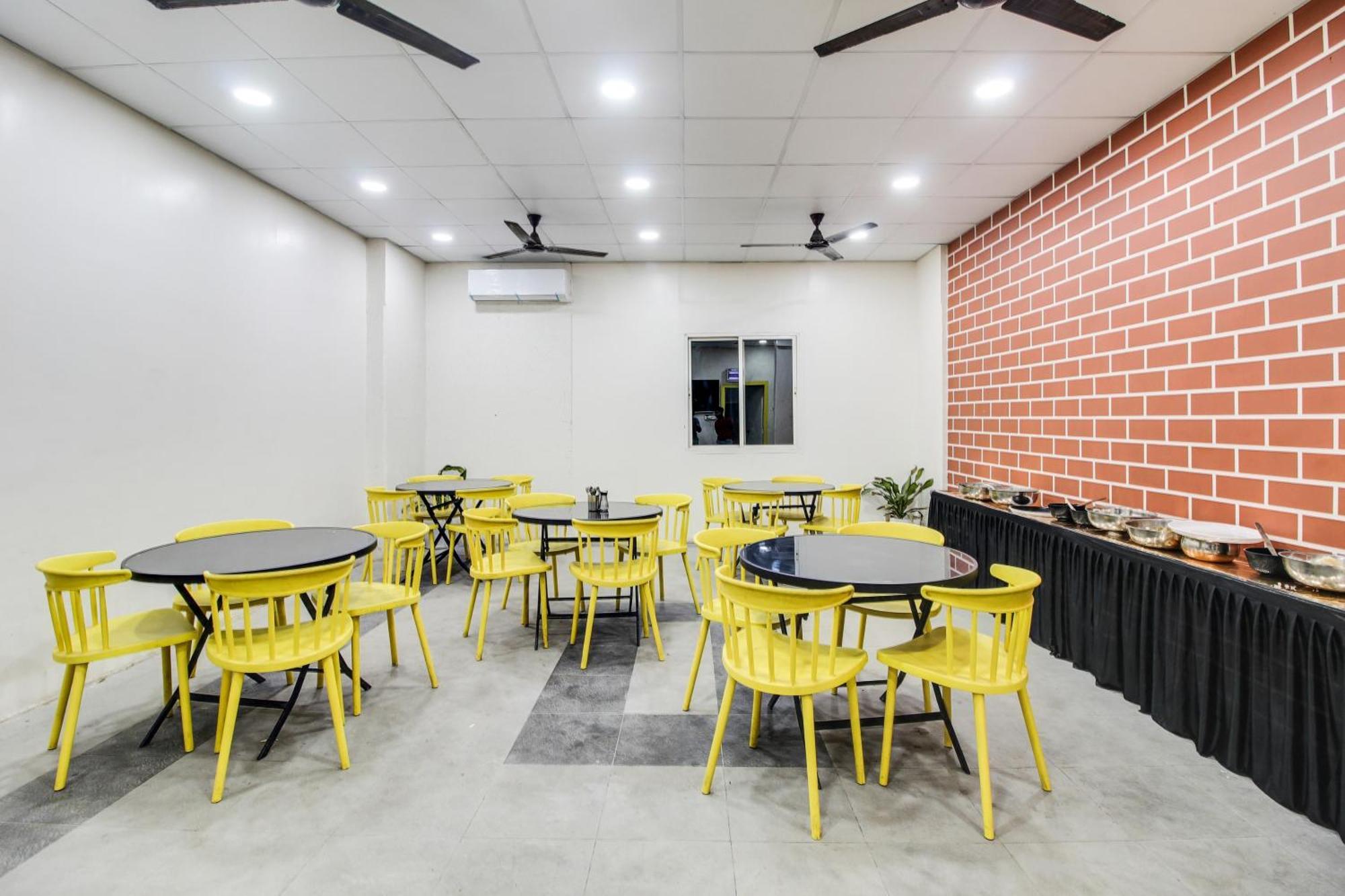 Super Oyo Townhouse 1237 Balewadi Hotel Méribel Village Eksteriør billede